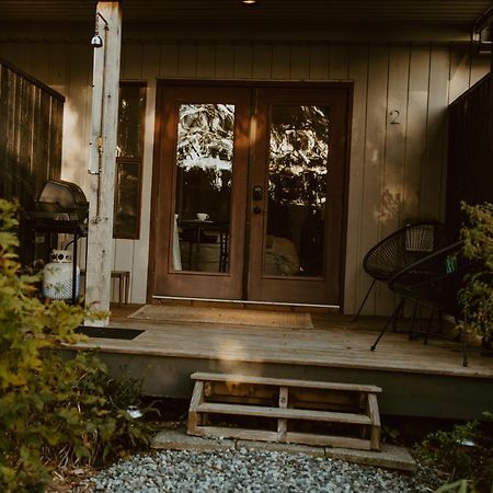 Lunar Cove Inn Charters And Tours Tofino Exterior photo