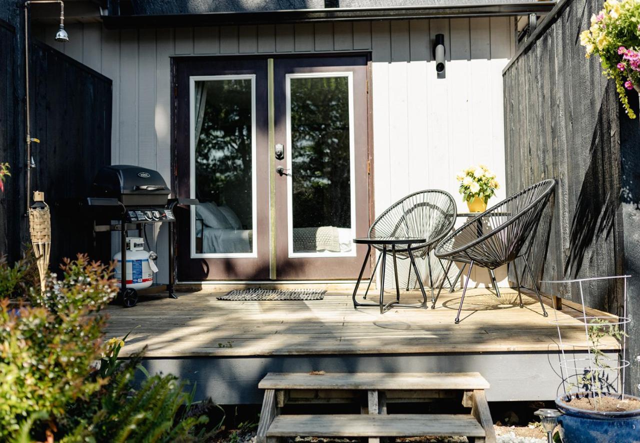 Lunar Cove Inn Charters And Tours Tofino Exterior photo