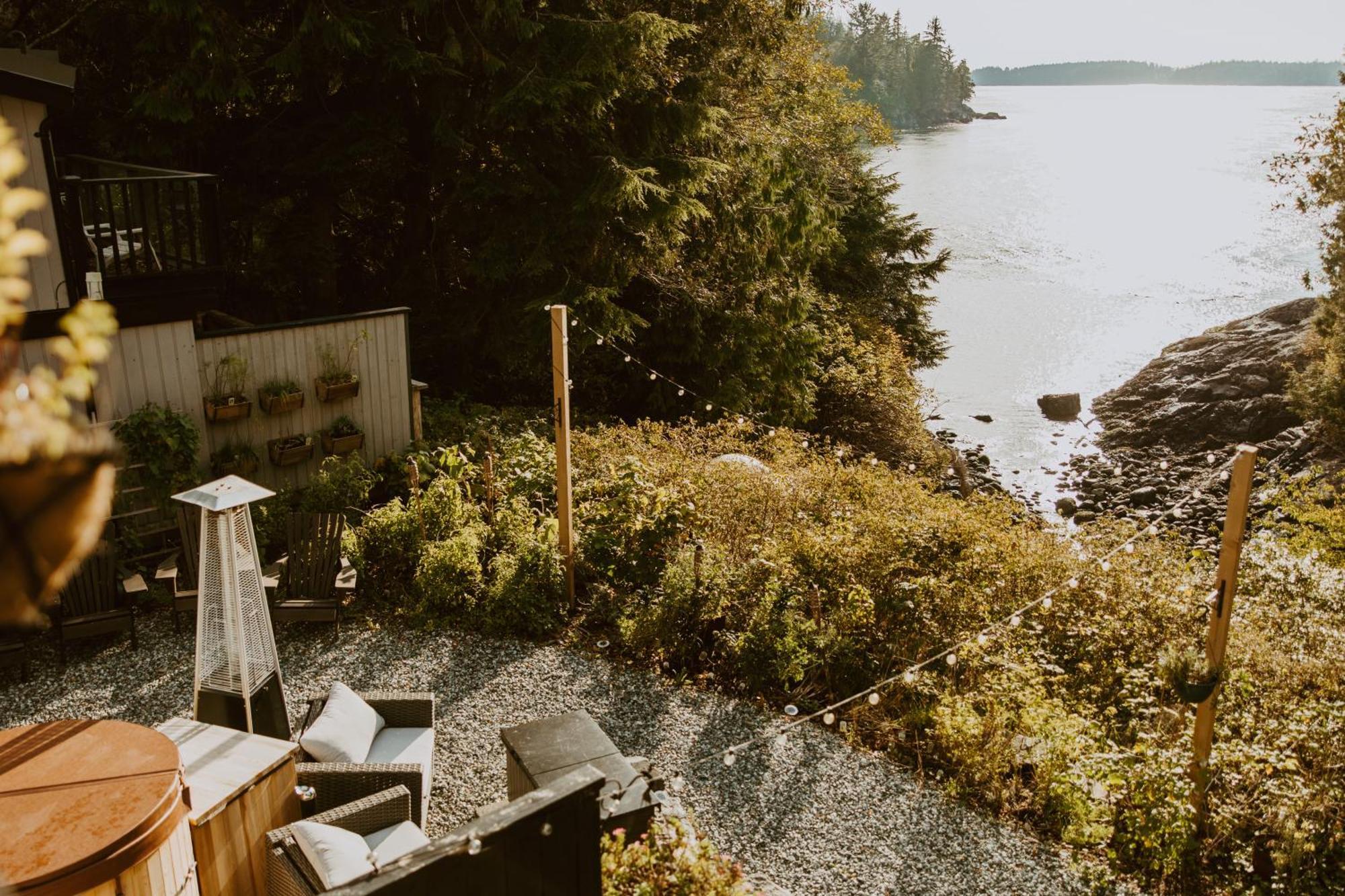 Lunar Cove Inn Charters And Tours Tofino Exterior photo